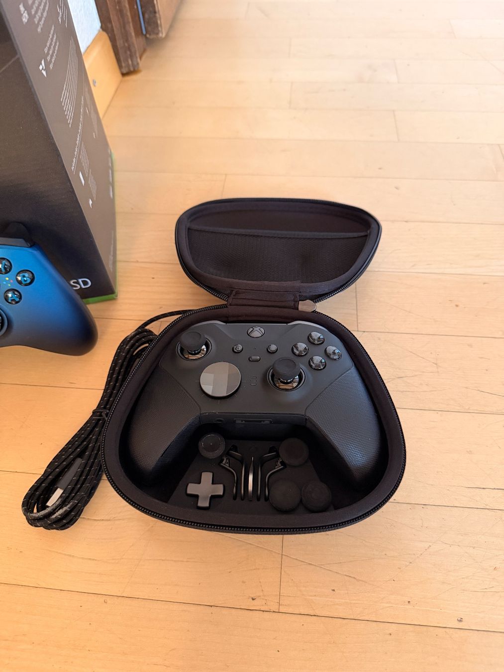 Microsoft Konsolen: Xbox Series X 1TB + 3 Controller inkl. Elite Controller – Gebraucht aus Triesen von MarEli080 3