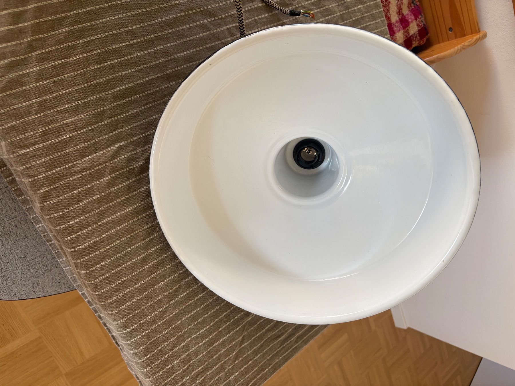Lampade: Schwarze Hängeleuchte Retro Fabrikstil, 36cm – Usato da St. Gallen venduto da tiiimur 1