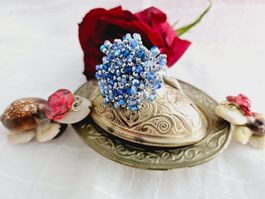 Funkelnder Ring aus Swarovski Perlen blau