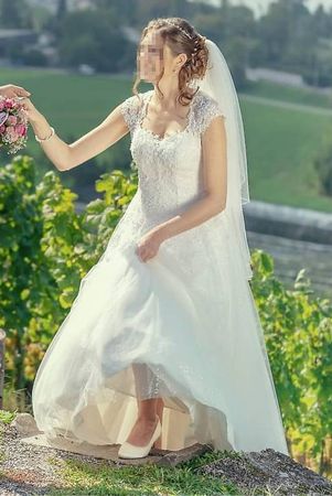 Brautkleid / Hochzeitskleid mit Schleppe Ivory Grösse 38