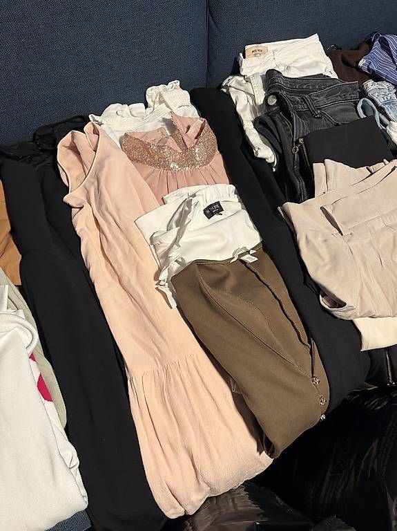 Lotti di vestiti: Kleiderpaket diverse Grössen Second Hand – Usato da Unterägeri venduto da mar_96hk 1