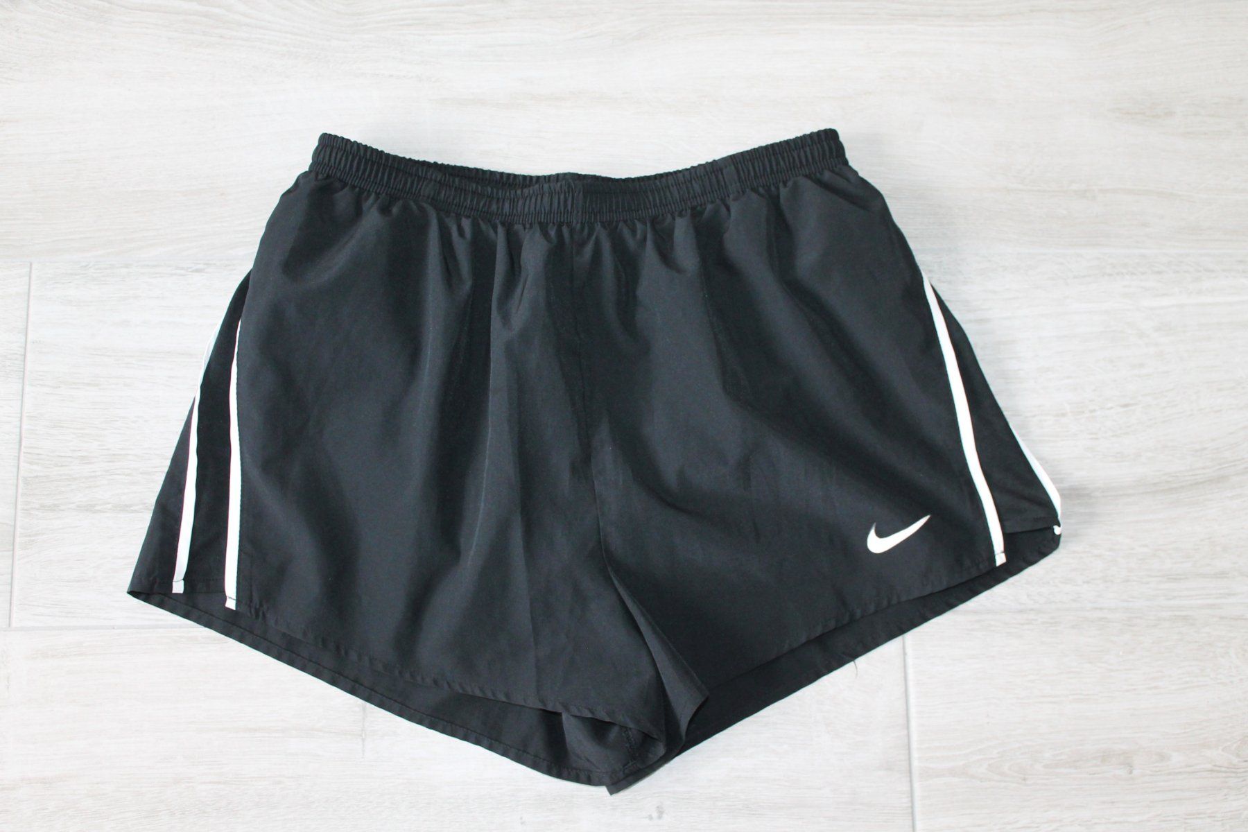 Nike Pantaloni: Short NIKE dri fit taille L – Usato da Chez-le-Bart venduto da jasse