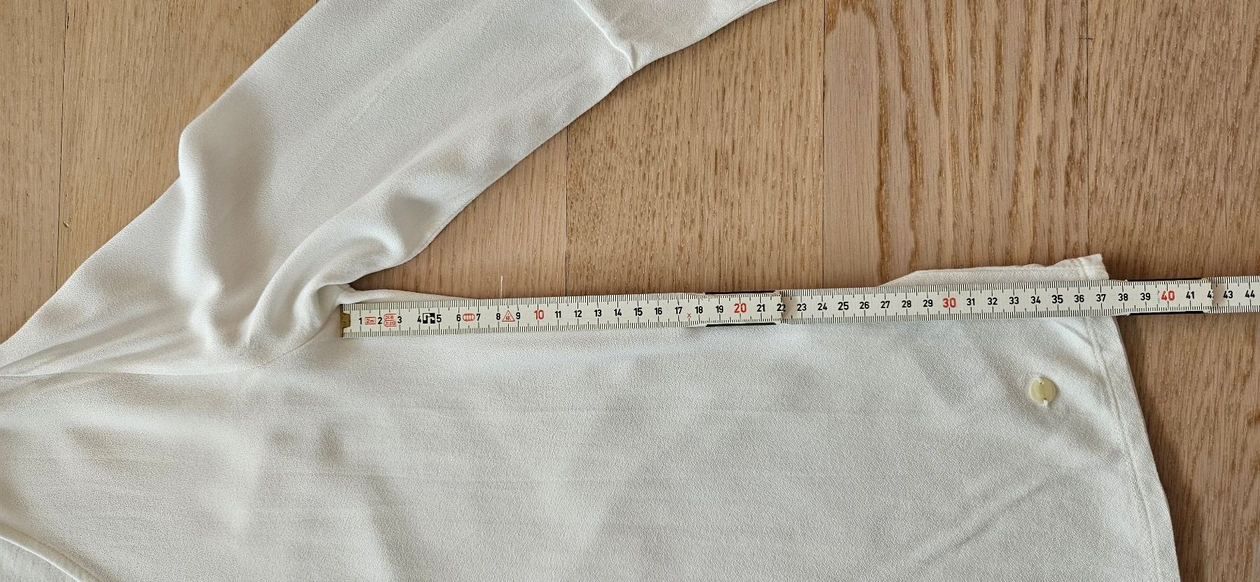 Tom Tailor Camicette: Offwhite-Bluse mit Trompetenärmeln zum Schnäppchen-Preis – Usato da Rafz venduto da Serious67 4