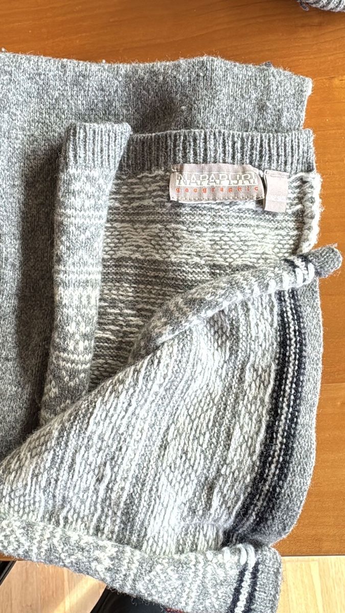 Napapijri Foulard & Sciarpe: Napapijri Muetze & Schal Set – Usato da Basel venduto da FannySt 2