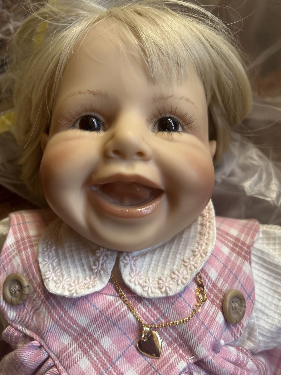 Bambole: Lachpuppe, Sammlerpuppe, ca. 55cm gross. – Nuovo (secondo la descrizione) da Gais venduto da FidelCastro2