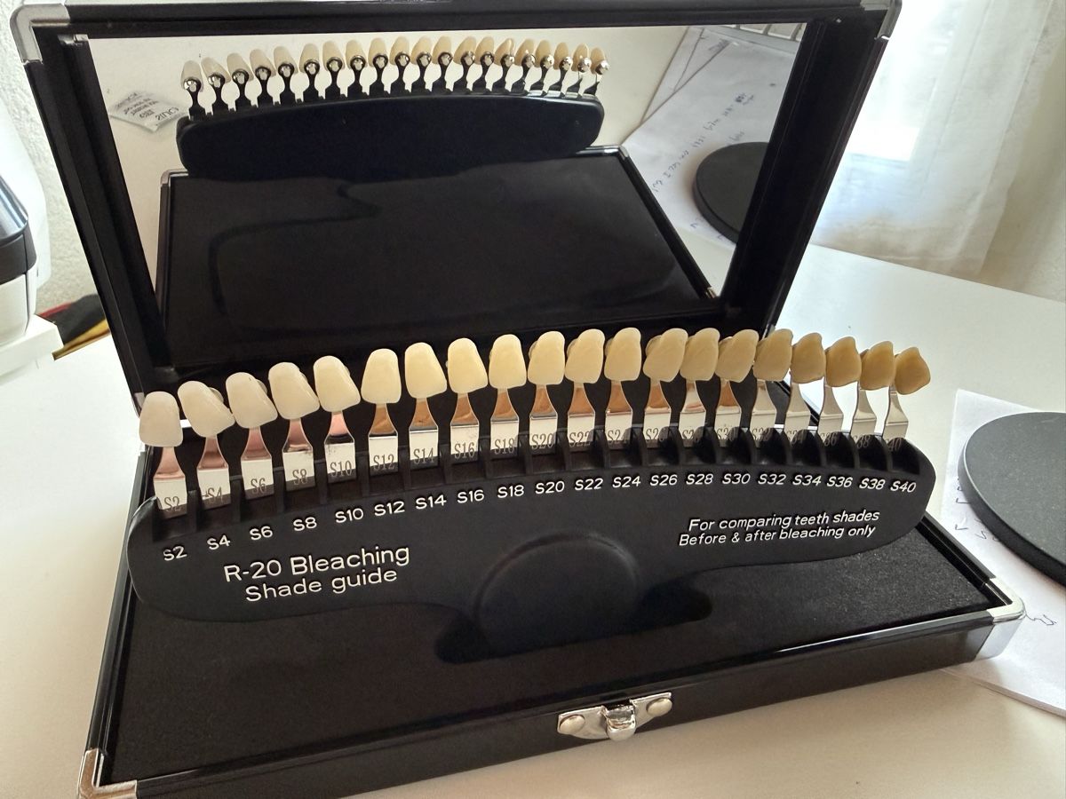 Cura dei denti: R-20 Bleaching Shade Guide Teeth Color Chart New – Nuovo e nell'imballaggio originale da Wallbach venduto da Nenex 1