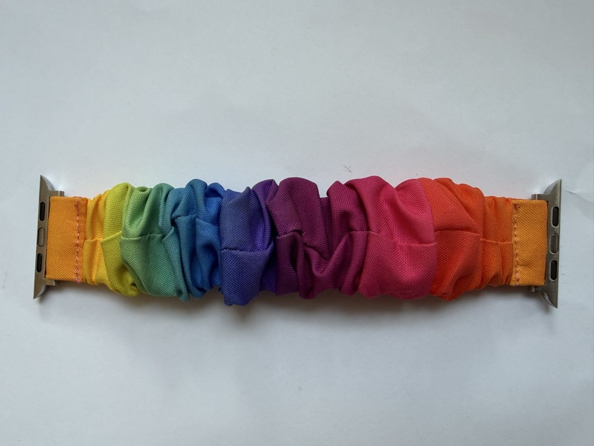Apple Bracciali & Braccialetti: Rainbow Scrunchie Apple Watch Band - Summer Style! – Usato da Buchs SG venduto da ayt_87vv 1