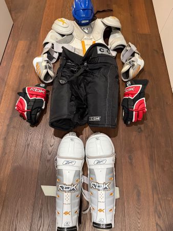 Komplette Eishockeyausrüstung