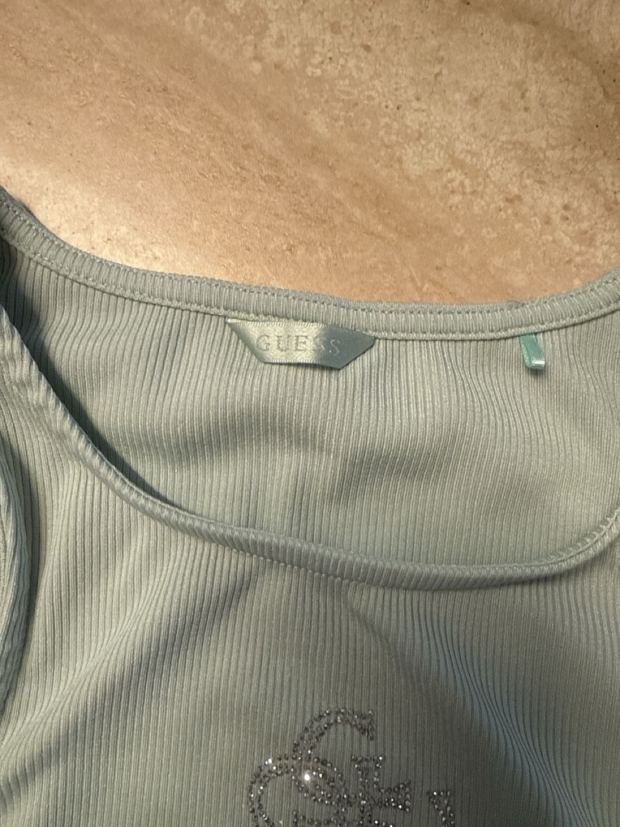 Guess Tops: Guess Oberteil  – Gebraucht aus Bern von mat_mw9v 1