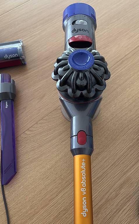 Dyson Staubsauger & Zubehör: Dyson v8 absolute+ – Gebraucht aus Düdingen von ron_q28l 2