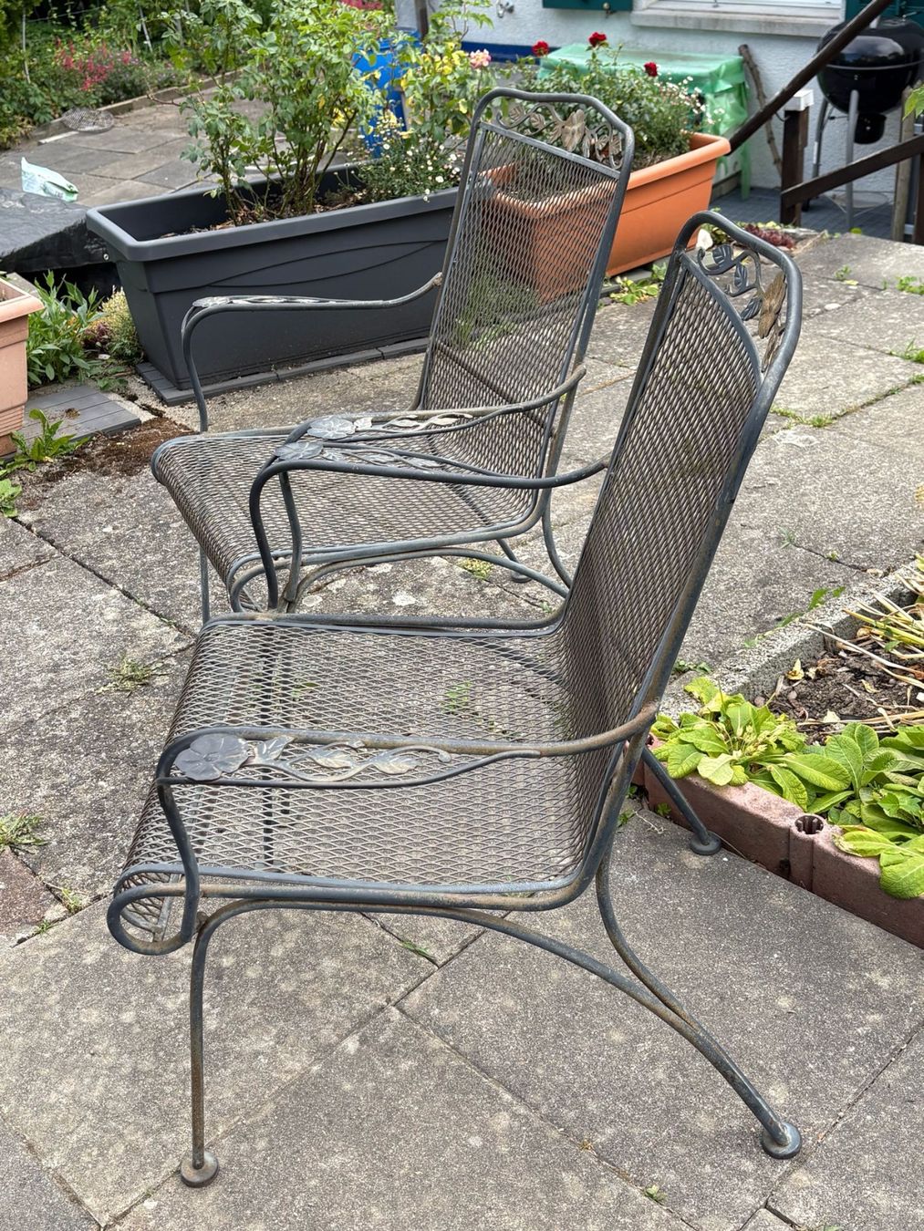 2er Set antike Gartenstühle Metall mit neuen Kissen (Gebraucht) in Uetikon am See für CHF 60 – nur Abholung auf Ricardo kaufen