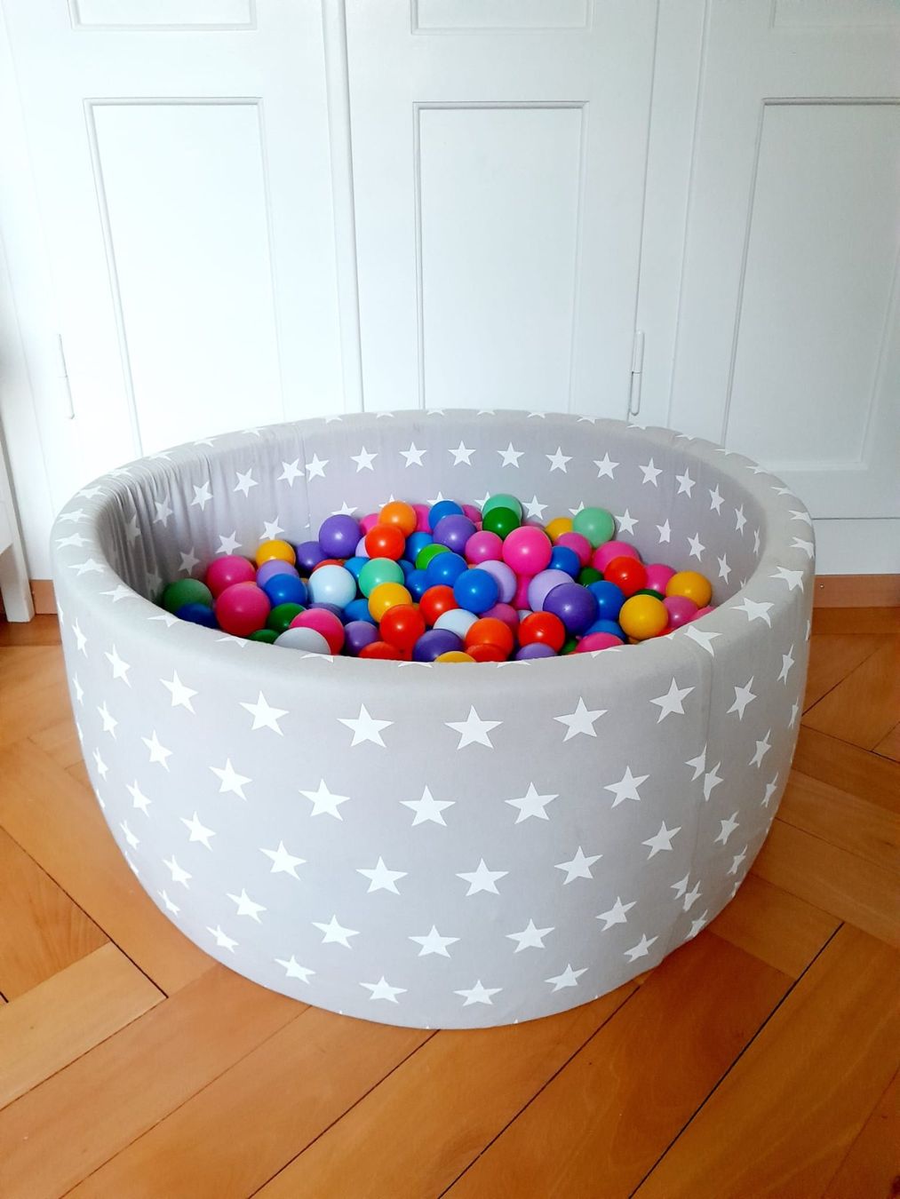 Spielzeuge: Bällebad von Meow – Gebraucht aus zürich von weissingerk