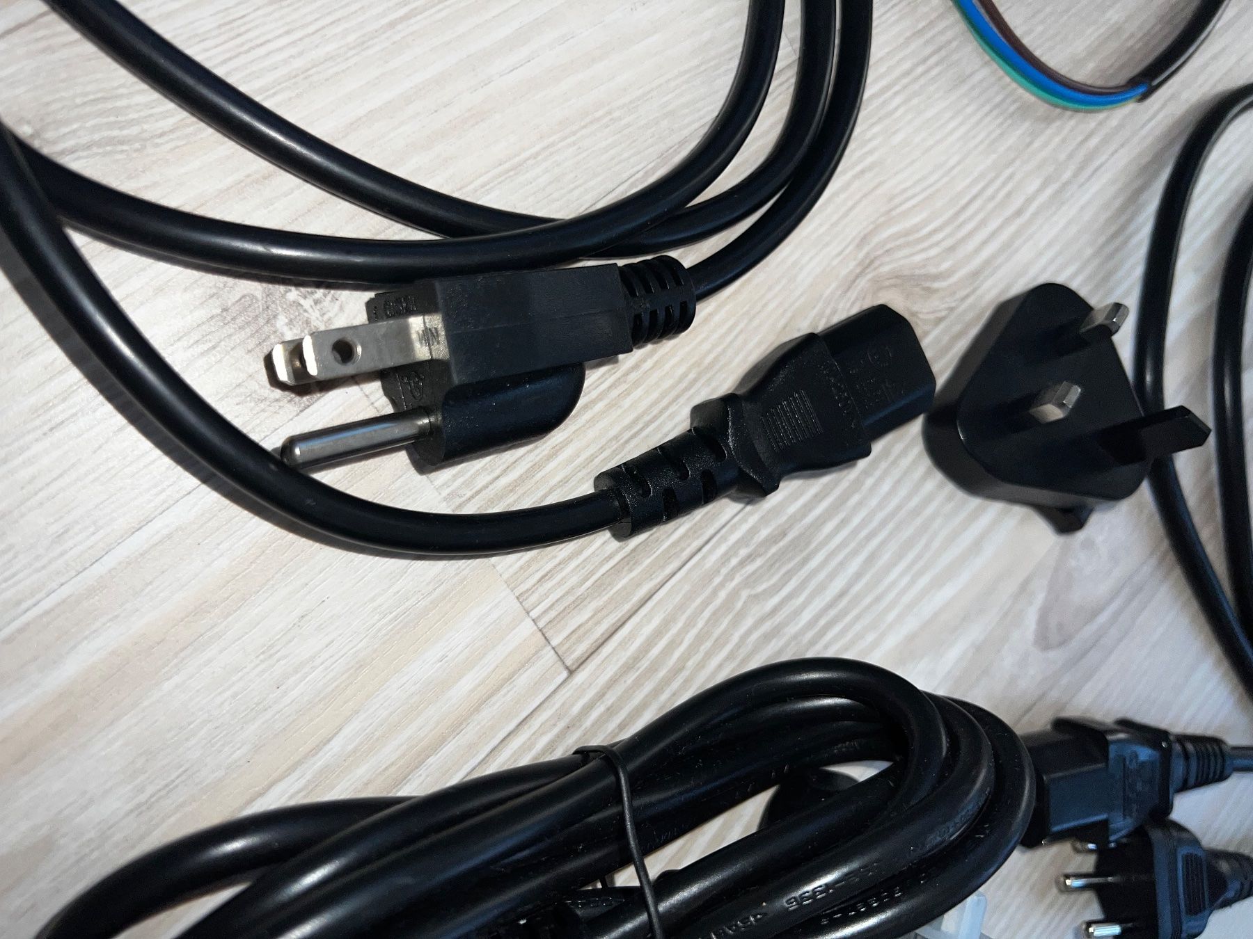 Kabel: Stromkabel Netzteil Stromkabelset Stecker verschiedene Kabel – Gebraucht aus St. gallen von Weltaristokrat 6