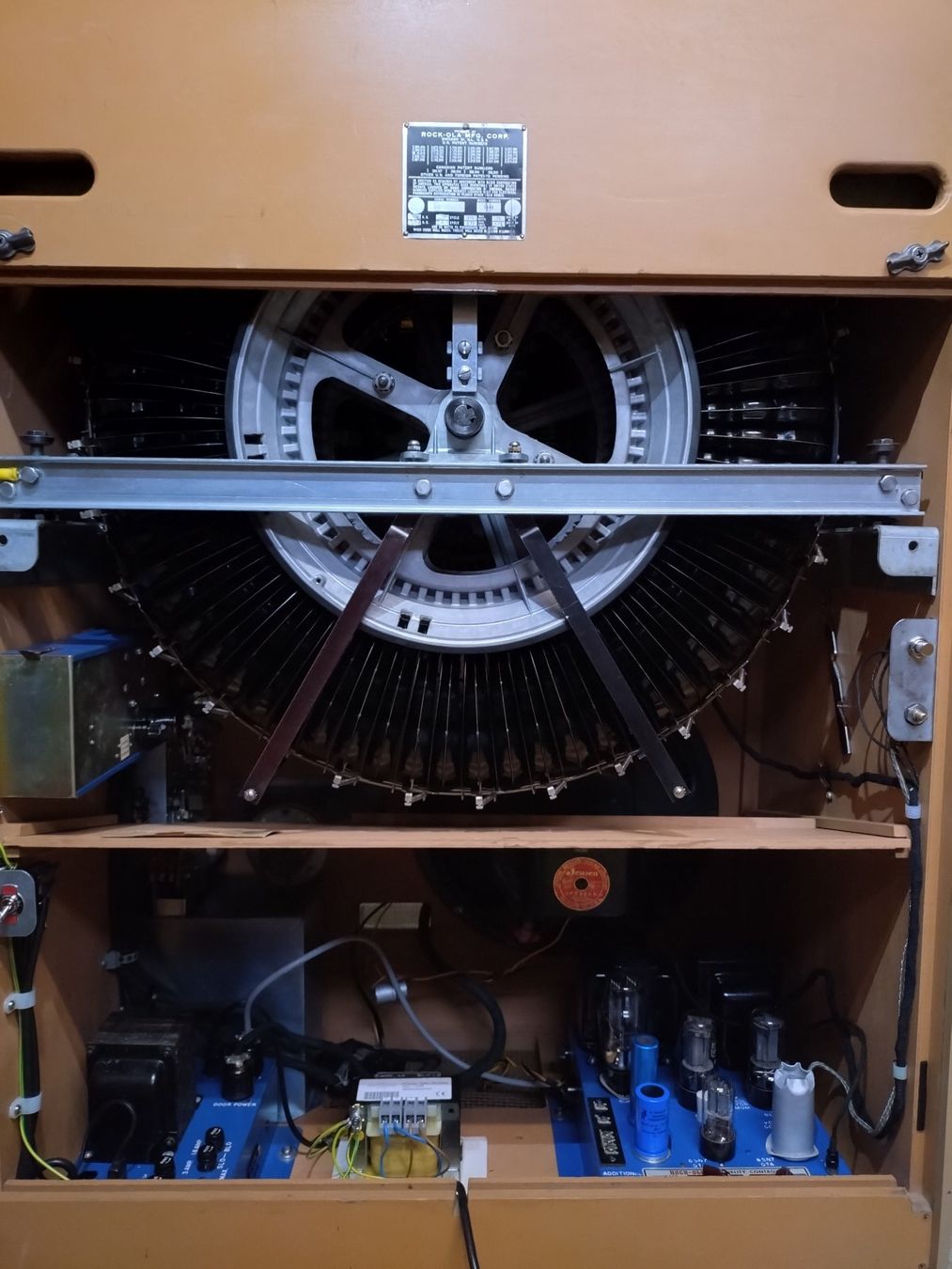 Rock-Ola Jukebox: Jukebox Rock-Ola 1448  von 1955 – Usato da Nuglar venduto da SwissJukebox 8