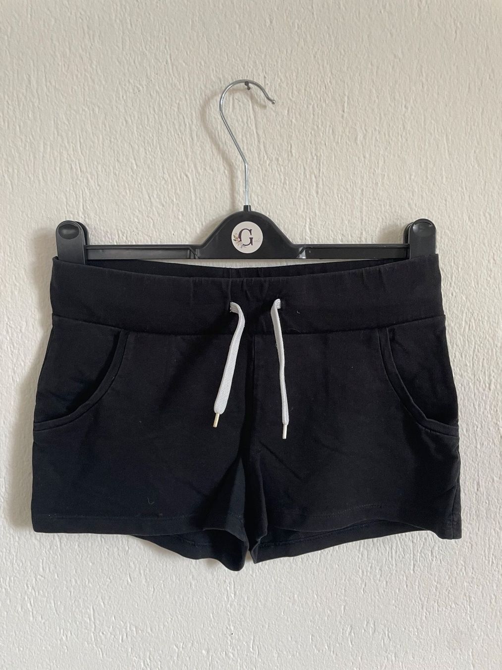 H&M Pantaloni: H&M - Bequeme Shorts, S – Usato da St Gallen venduto da Giidi