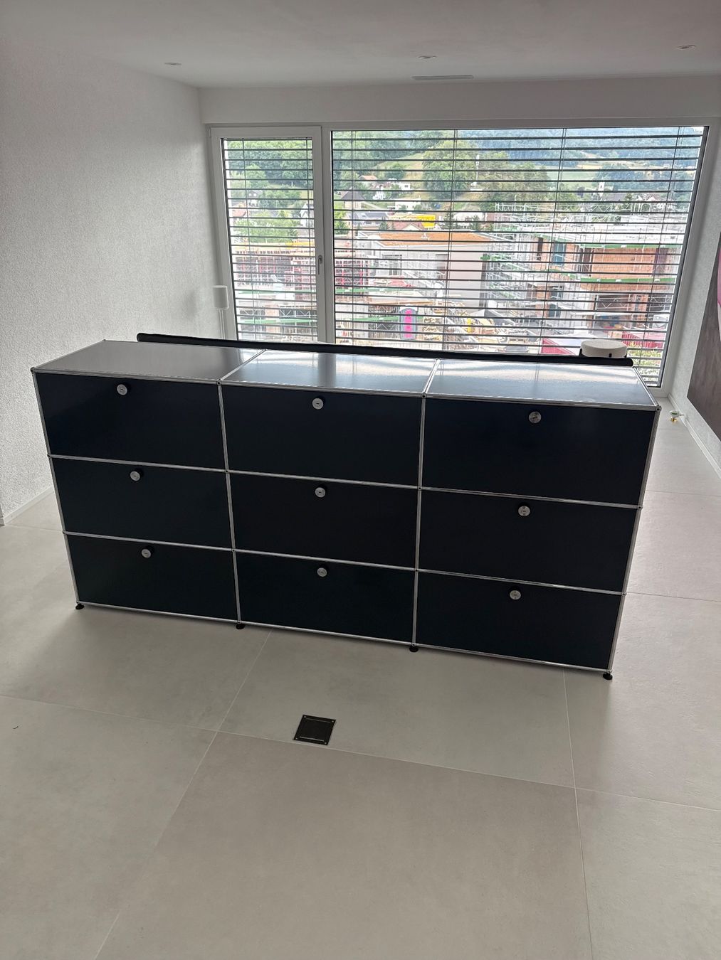 USM Scaffali: USM Haller Sideboard 3x3 Anthrazit grau 50cm Tiefe Q2 – Usato da Balsthal venduto da Designhaus.Schmitt
