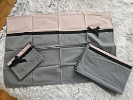 Parure de lit rose et gris, 2 places,comme neuf!
