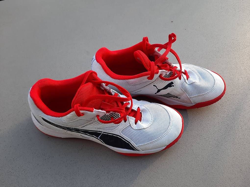 Scarpe per ragazzi: Tolle Hallenschuhe - Puma - Gr 37.5 – Usato da Langenthal venduto da Swissrunner