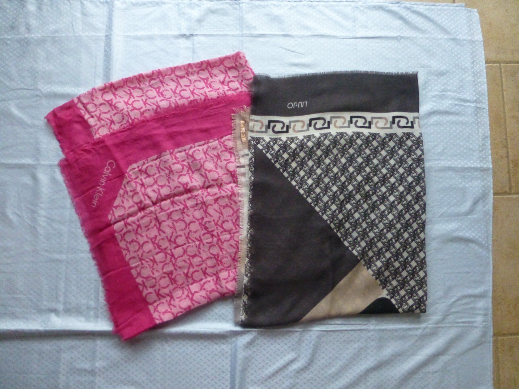 Calvin Klein Foulard & Sciarpe: Foulard von Calvin Klein & Liu Jo – Usato da Würenlingen venduto da drago56 1