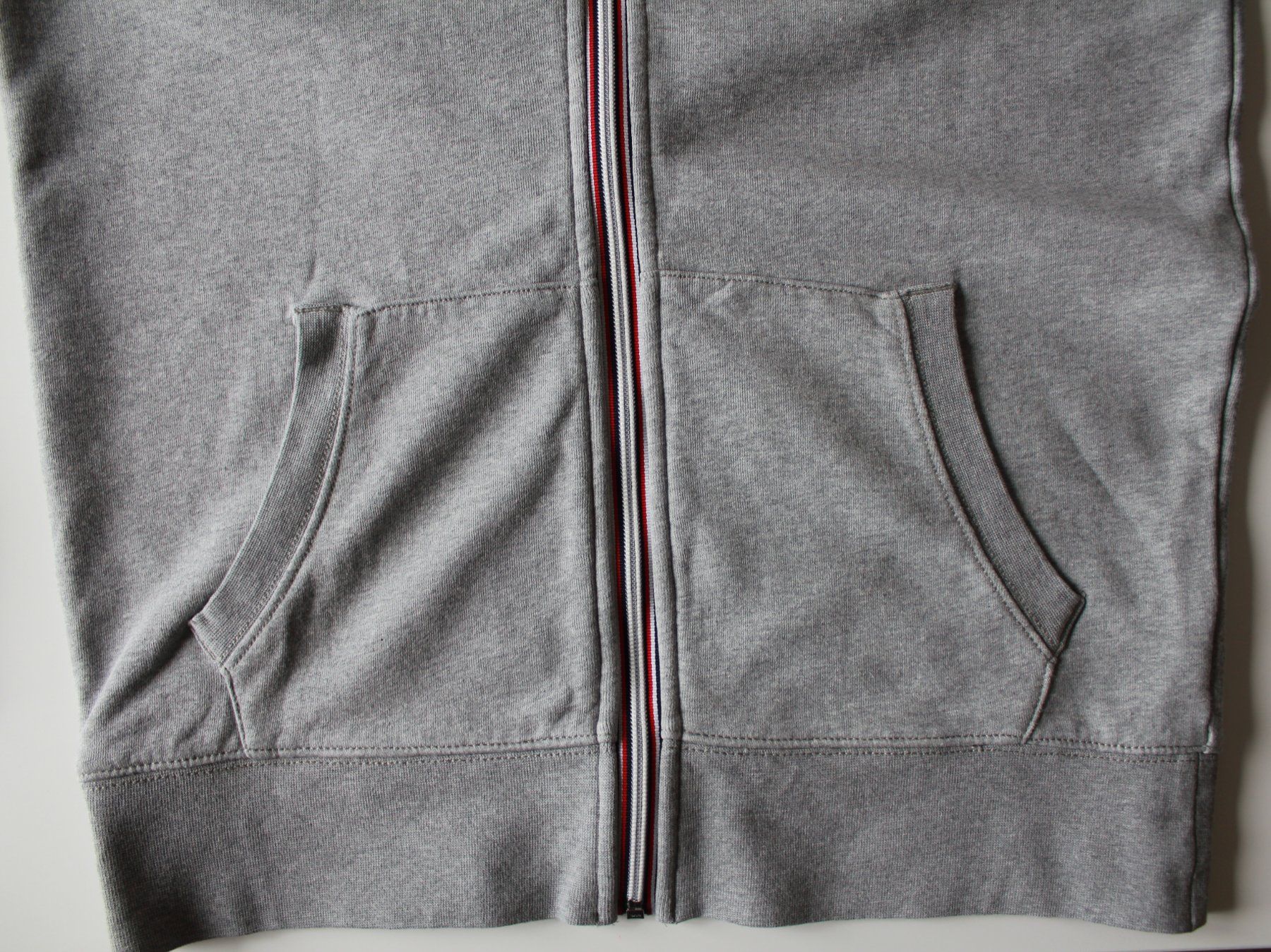 Tommy Hilfiger Pullover & Sweatshirts: Veste zippée à capuche Tommy Hilfiger t. M – Gebraucht aus Peseux von Gilloss 3