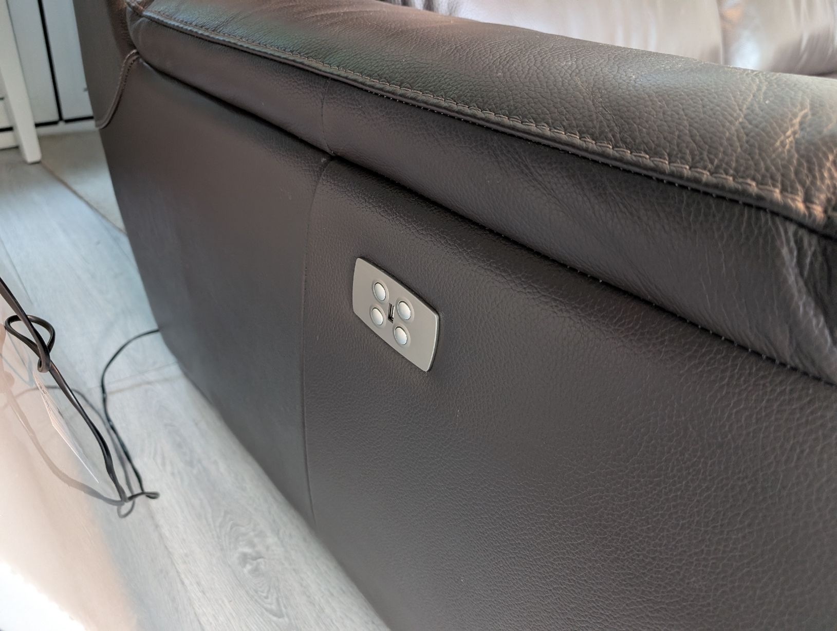 Conforama Divani: 2.5er + 1er Leder Sofa mit Relax Funktion – Usato da Rebstein venduto da pauldainty 7
