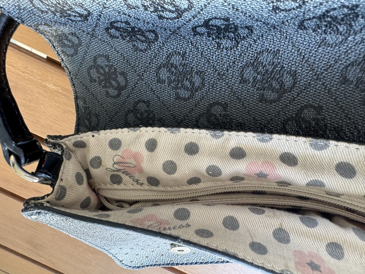 Guess Borse da donna: Stylish Guess Handbag - Great Condition! – Usato da Malans GR venduto da Knoevels 3
