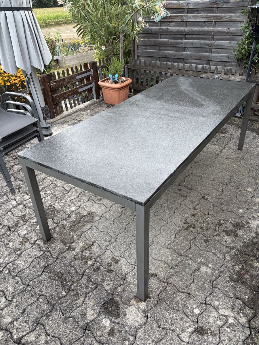Tische: Grosser Gartentisch mit Steinplatte – Gebraucht aus oftringen von stouner1