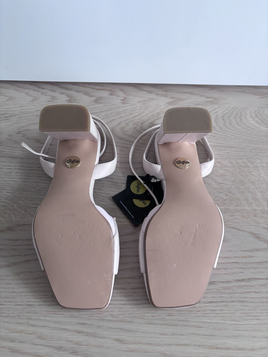 Buffalo Scarpe da donna: Buffalo - Riemensandalette - Top – Nuovo (secondo la descrizione) da Weinfelden venduto da can_r565 5