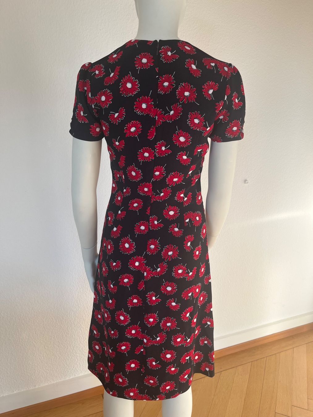 Hobbs Vestiti: Hobbs schwarz-rotes Blumenkleid Gr 36 – Usato da Zürich venduto da bea_s5tq 2