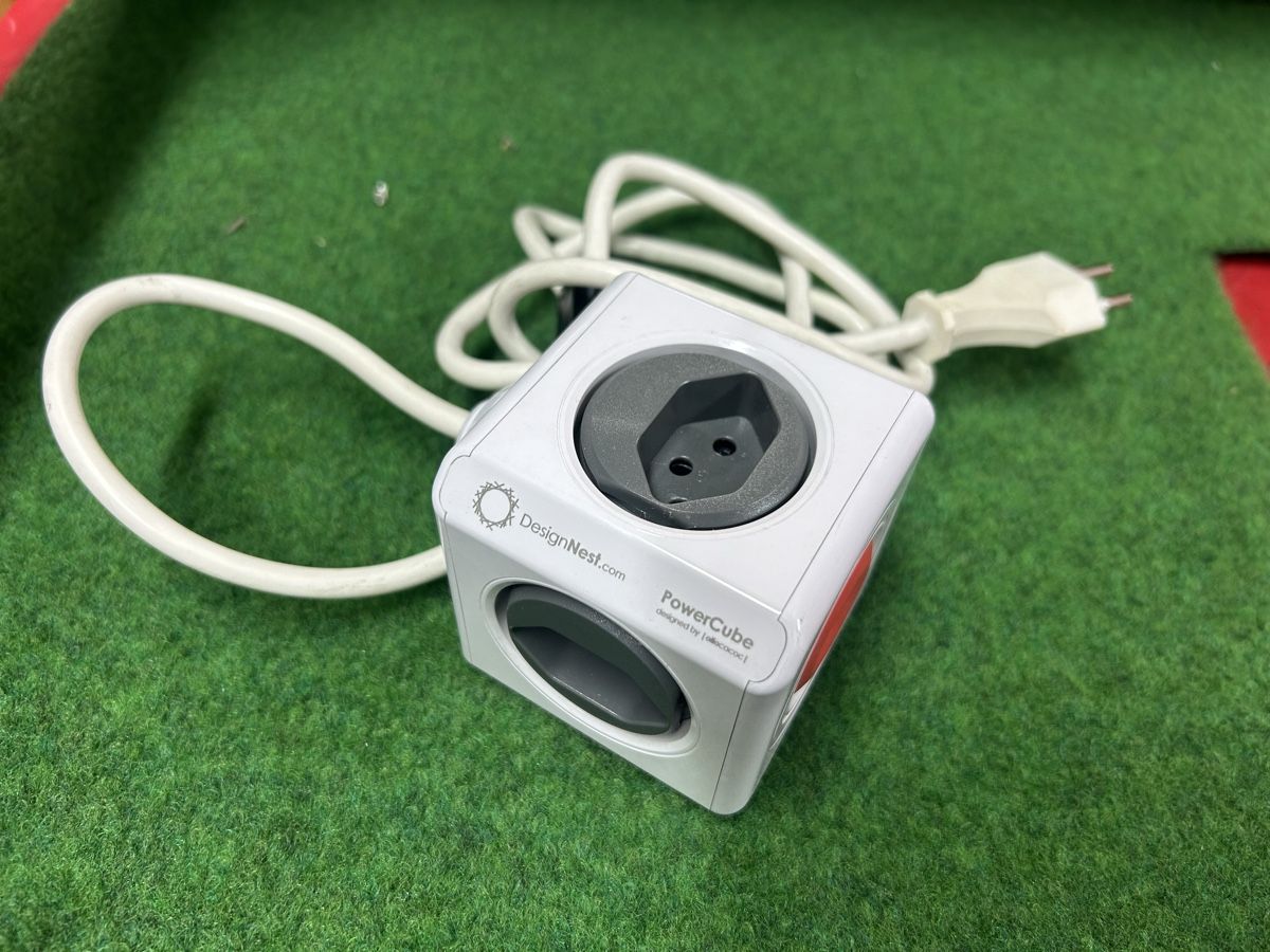 Alimentazione elettrica: DesignNest Power Cube – Nuovo (secondo la descrizione) da Guttet-Feschel venduto da Swissdarter