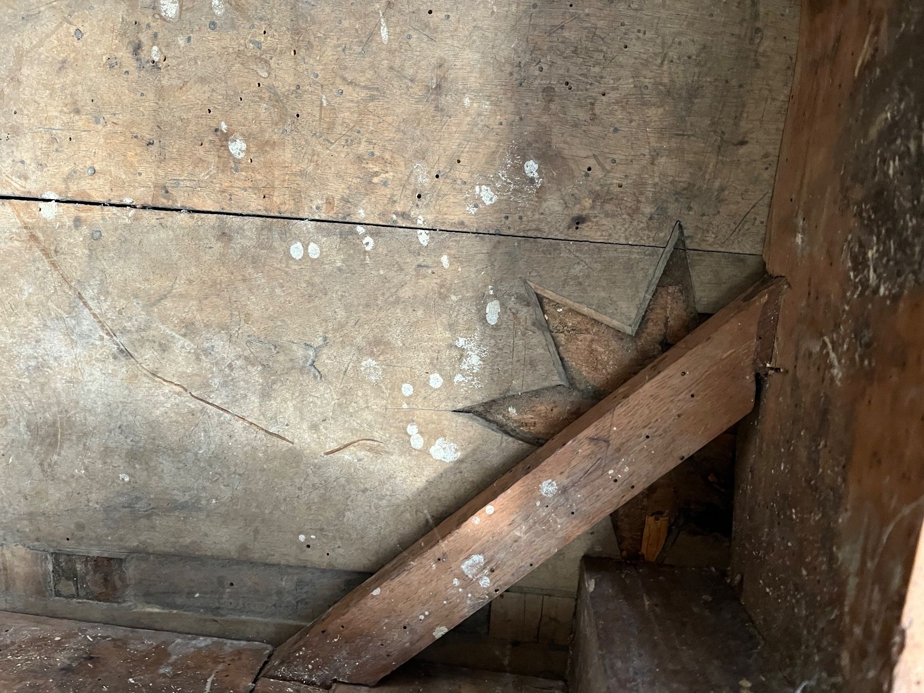 Tische: Alter Tisch mit Intarsien – Gebraucht aus Felsberg von Memef 1