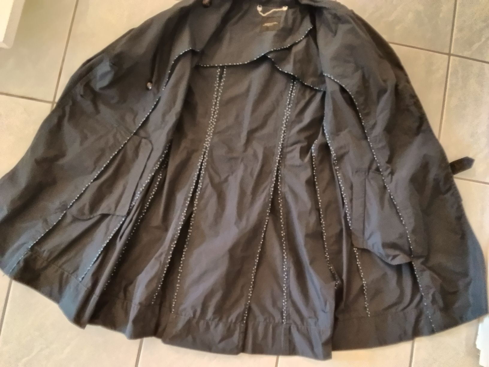 Max Mara Cappotti: Weekend Max Mara trench-coat, 36/S, imperméable, navy – Usato da Neuchâtel venduto da Virgule50 3