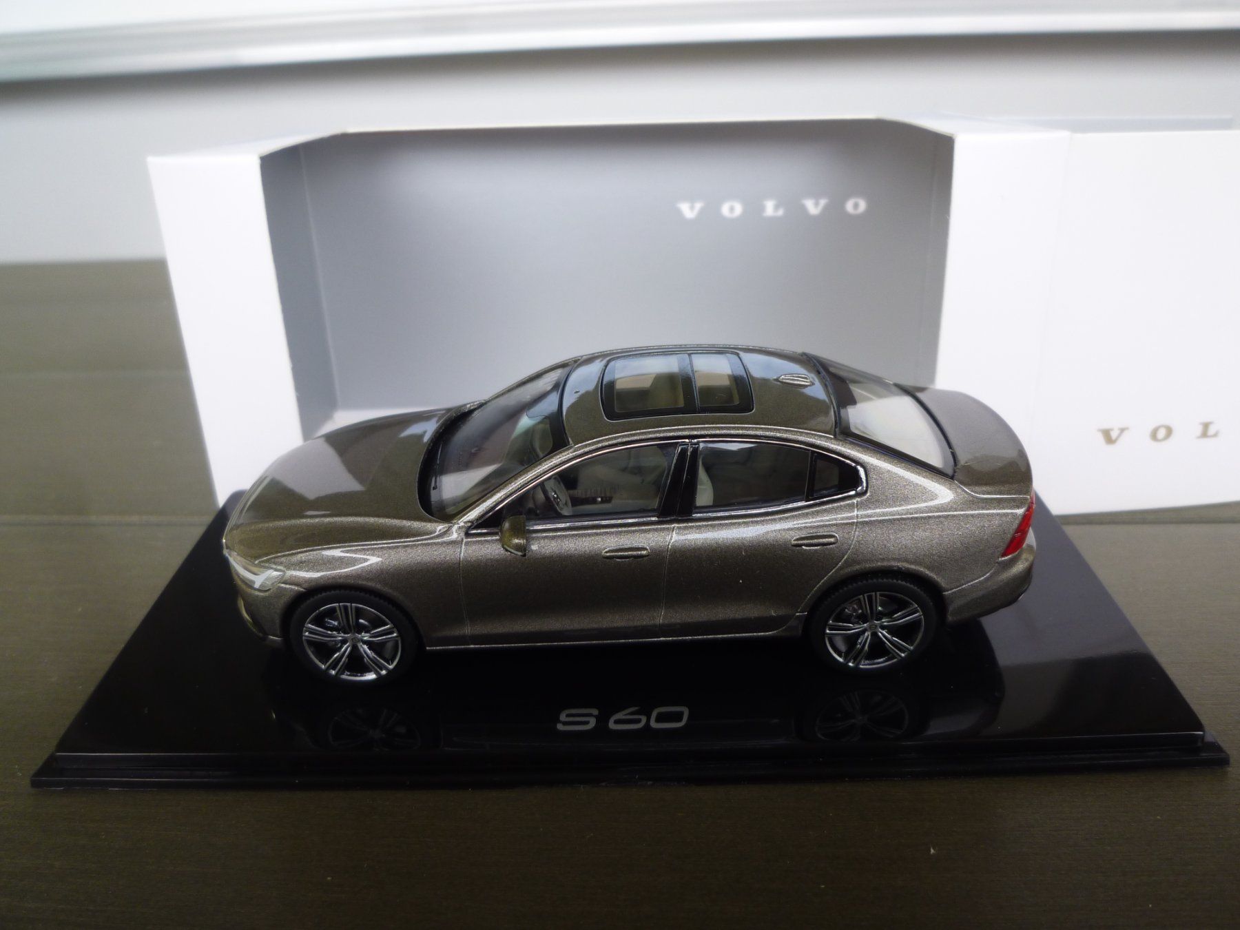 Volvo Modellautos: Volvo S60 – Neu und originalverpackt aus Flawil von Imperiosud 4