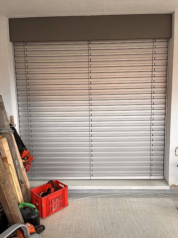 Marquises: Elektronische Lamellenstore – D'occasion à Heimenschwand par s.schaedler 3