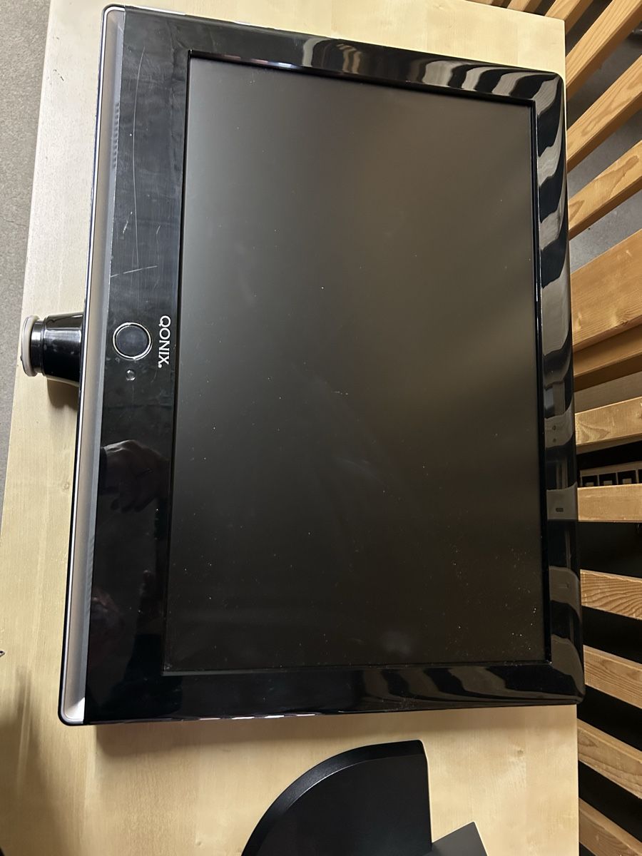 Televisori: Fernseh Klein Quonix (Klein) mit CD DVD Player – Usato da Adlikon b.Regensdf venduto da sal_r2q6