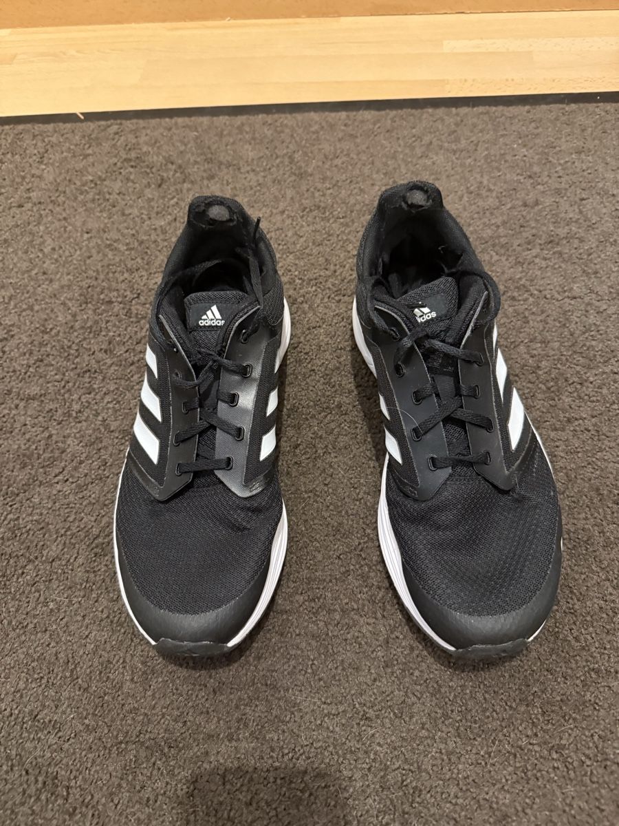 Adidas Herrenschuhe: Adidas Sneaker schwarz Grösse 42 gebraucht – Gebraucht aus Untervaz von jjlobo 1