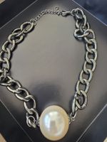 Kette mit grosser Perle metallfarben guter Zustand
