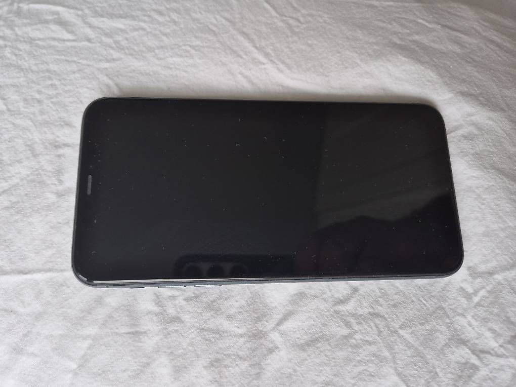 Telefoni cellulari / Smartphones: Apple Iphone 11 Pro Max – Usato da Basel venduto da jul_hr8h 1
