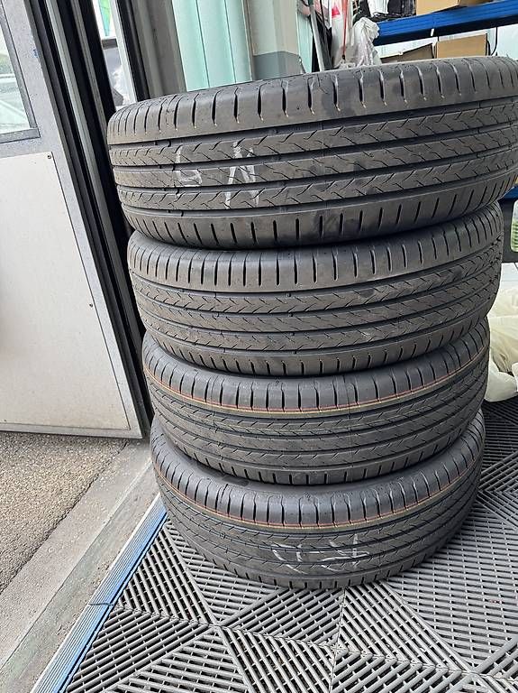 Pneus & Kompletträder: Pneus été Continental 215/60/R18 – Gebraucht aus Villars-sur-Glâne von fez_6txk 2