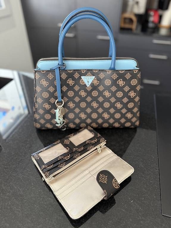 Guess Borse da donna: GUESS Handtasche & Geldbeutel – Usato da Wasen im Emmental venduto da cyn_fd6l 2