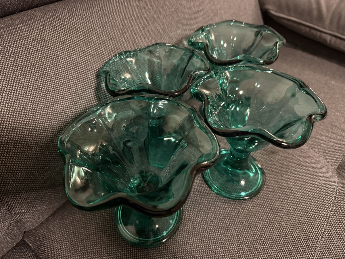 Bicchieri: 4 schöne Glaceschalen aus Glas – Usato da Buchs SG venduto da and_d8tp 8