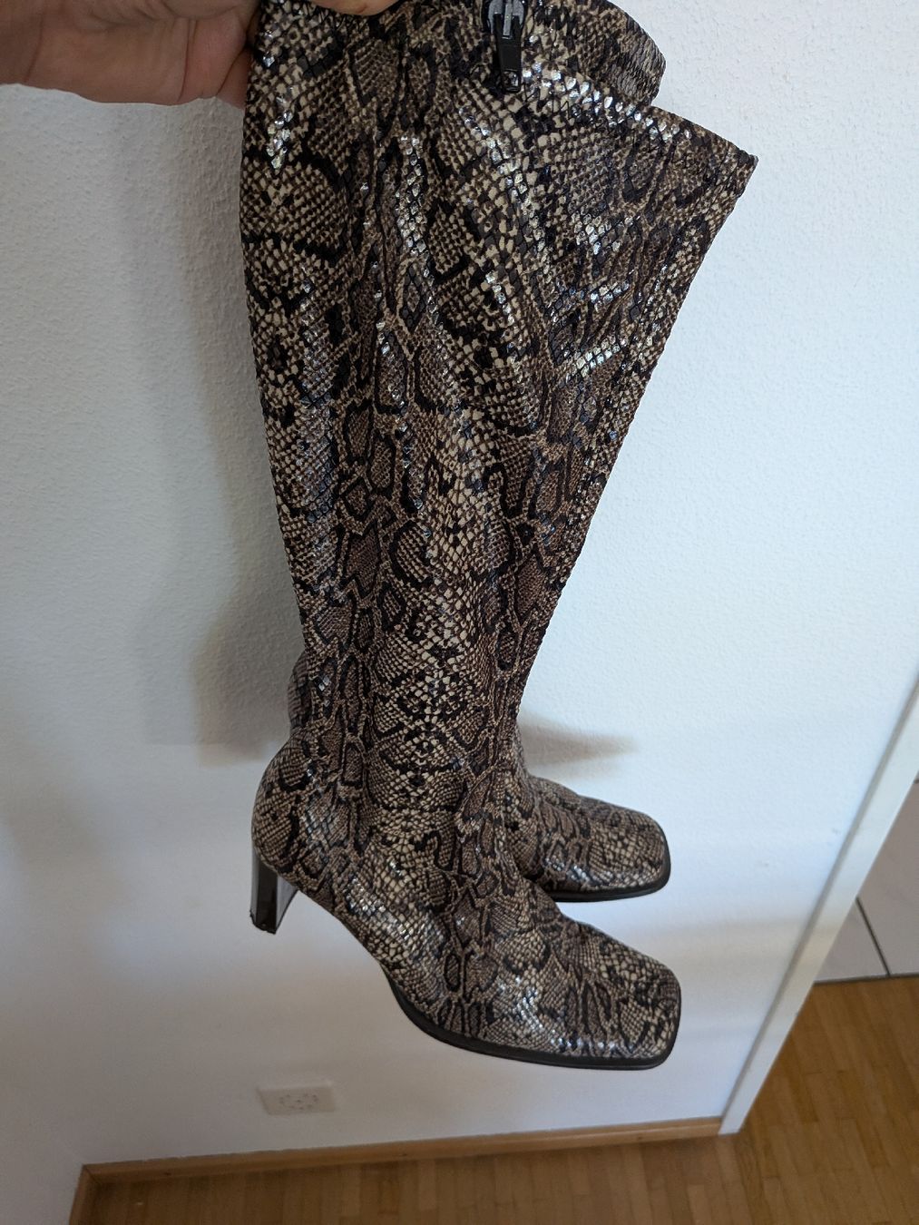 Scarpe da donna: Schlangenprint-Stiefel mit Absatz 39 – Usato da Basel venduto da JJ.Elena 4