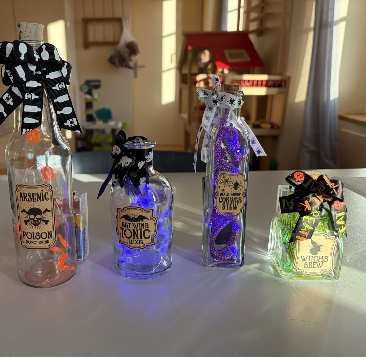 Tutte le decorazioni: Halloween Dekoration Licht 4 Flaschen – Nuovo (secondo la descrizione) da Zürich venduto da powrpff
