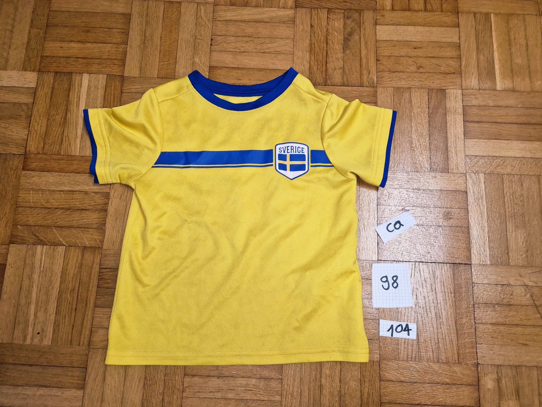 Hemden, T-Shirts & Polos: Shirt 98/104 – Gebraucht aus Stüsslingen von white_angel86