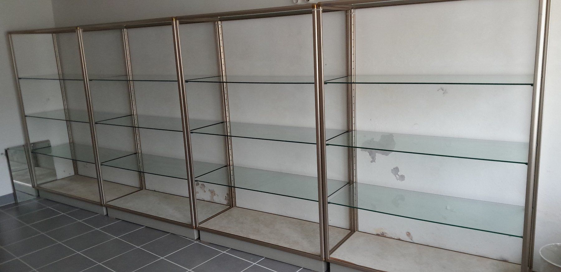Étagères: Regal Metall - Glas – D'occasion à Liesberg par Ragged