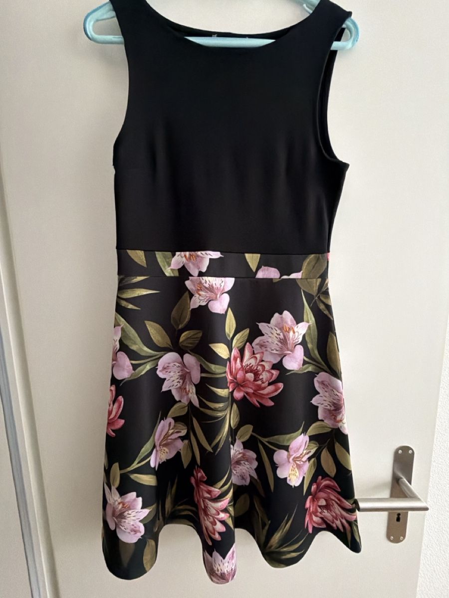 Vestiti: Damen Sommerkleid Grösse M  – Nuovo (secondo la descrizione) da Moosseedorf venduto da Missundercover8
