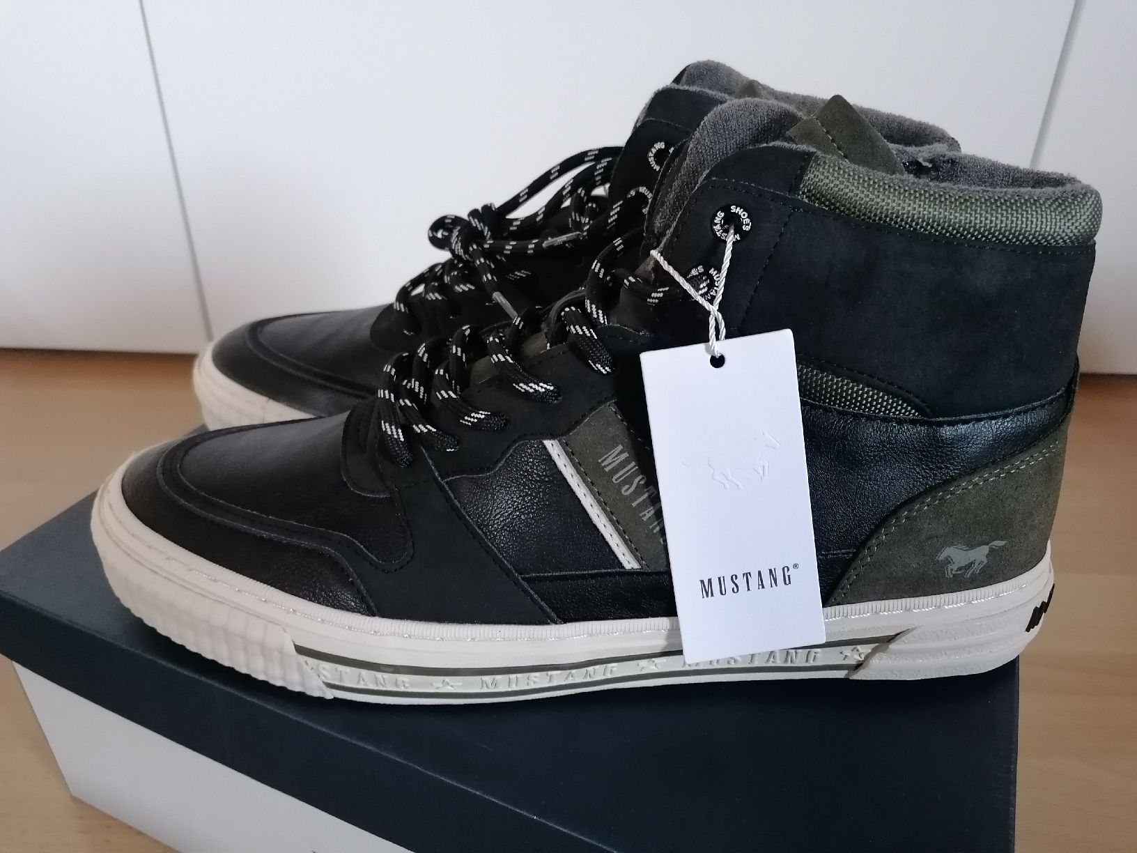 Mustang Scarpe da uomo: Mustang Herren Herbstsneaker Neu Gr.44 – Nuovo e nell'imballaggio originale da Visp venduto da hutter88 1