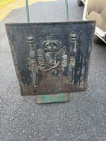 Antike Kaminplatte, Gusseisen mit Wappen, Vintage Deko