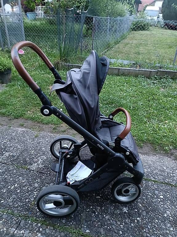 Poussette: Kinderwagen – Défectueux à Hendschiken par akbarsaj 1