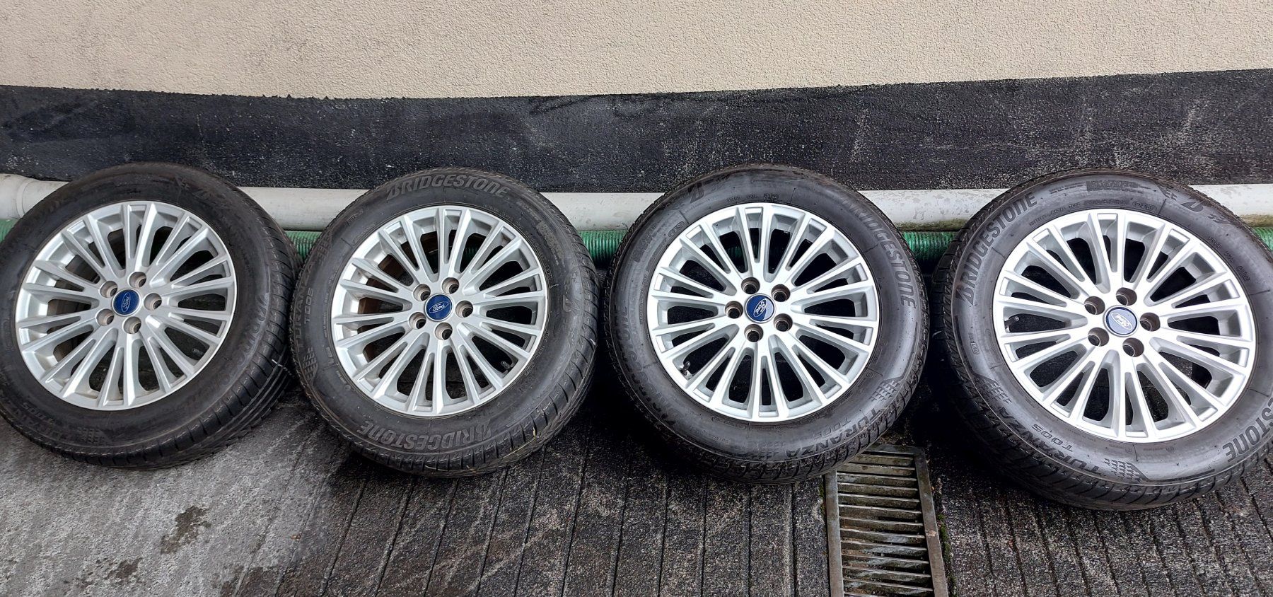 Ford Pneumatici & Ruote complete: 235 55 17 Ford S-Max / Galaxy – Usato da Buchs venduto da Loreanda 2